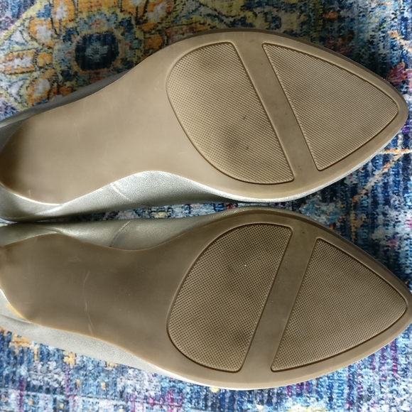 Gold Pumps - Picture 3 of 3